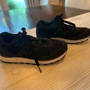 New Balance Black Sneakers